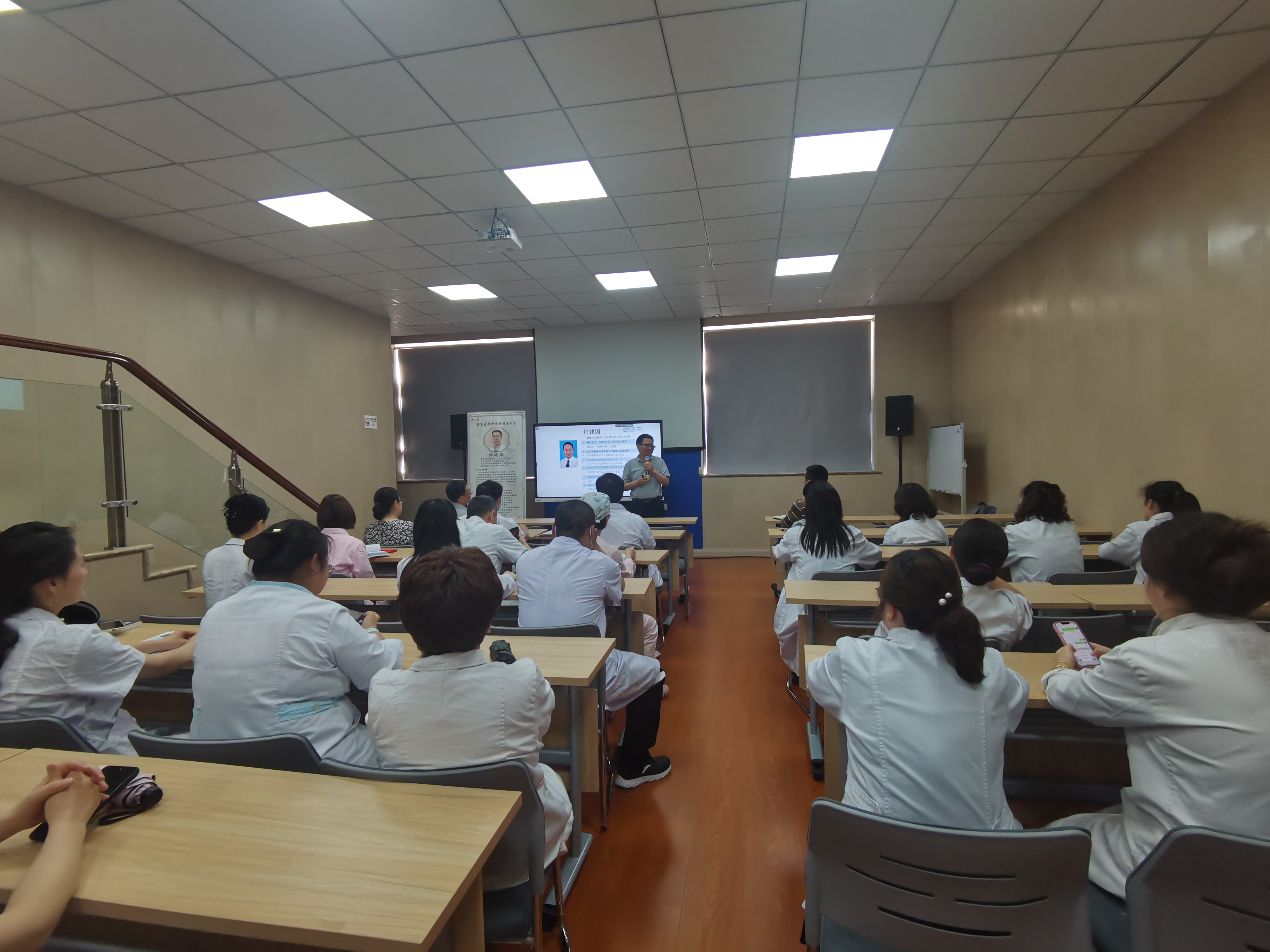 康复医学科.jpg